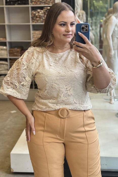 Blusa em Renda Azurine