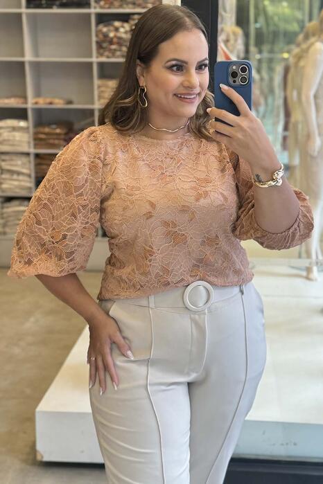 Blusa em Renda Azurine